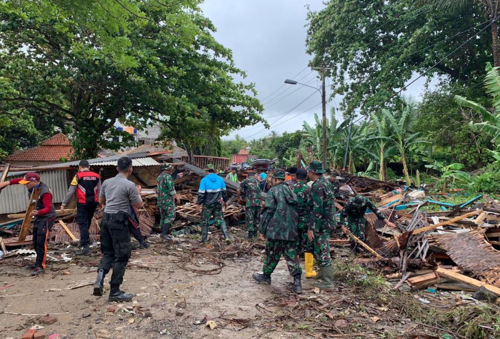 Tsunami hits Sunda Strait in Western Indonesia