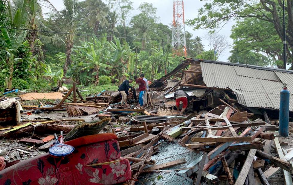 Tsunami hits Sunda Strait in Western Indonesia