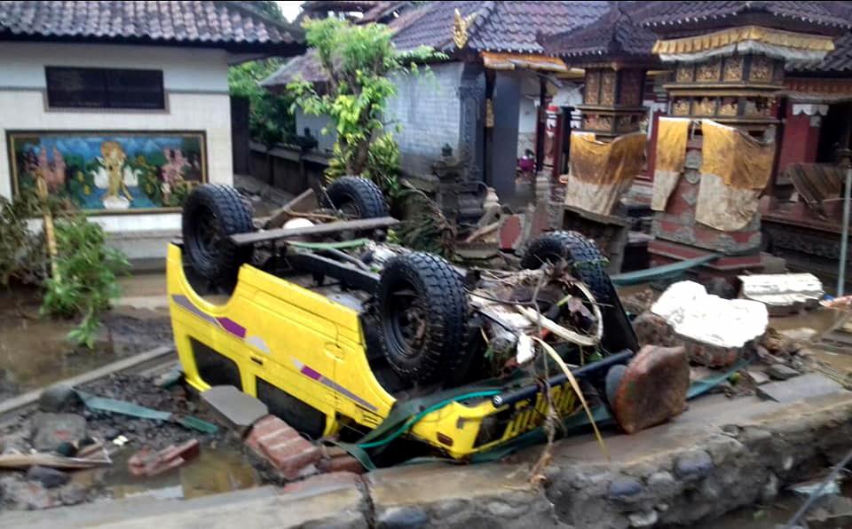 Tsunami hits Sunda Strait in Western Indonesia