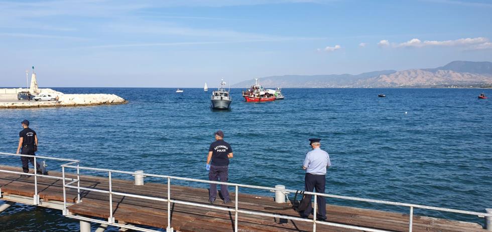 ΠΛΟΙΑΡΙΟ ΜΕ ΜΕΤΑΝΑΣΤΕΣ ΕΝΤΟΠΙΣΤΗΚΕ ΚΑΙ ΟΔΗΓΗΘΗΚΕ ΣΤΟ ΛΙΜΑΝΑΚΙ ΛΑΤΣΙΟΥ