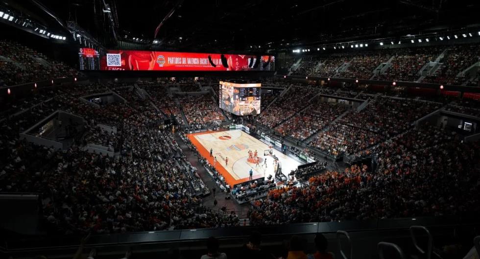 Φανταστικές στιγμές στην Roig Arena της Βαλένθια στο πρώτο παιχνίδι της ομάδας στο νέο της «στολίδι»